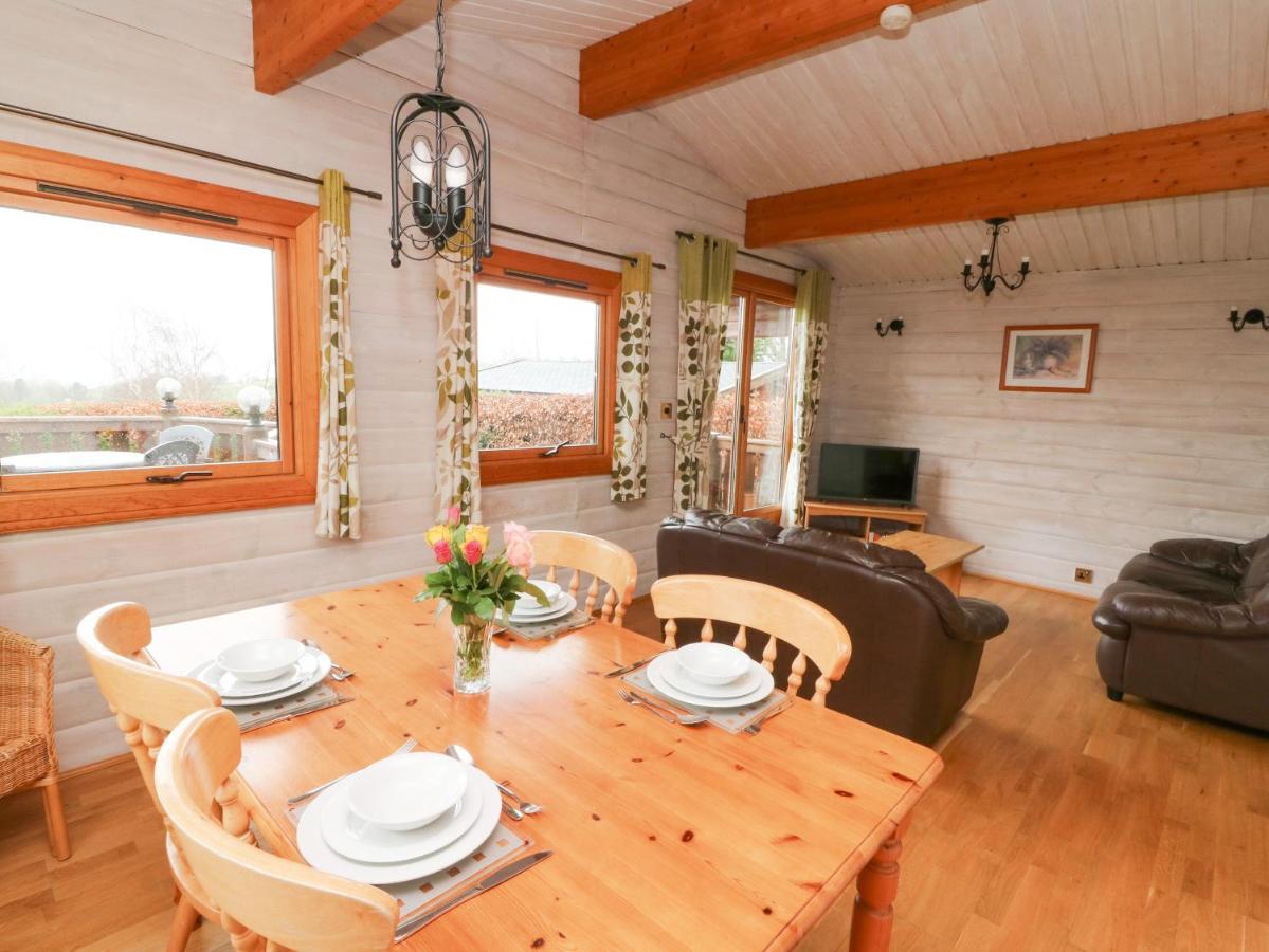 Barn Owl Lodge เรย์อาเดอร์ ภายนอก รูปภาพ